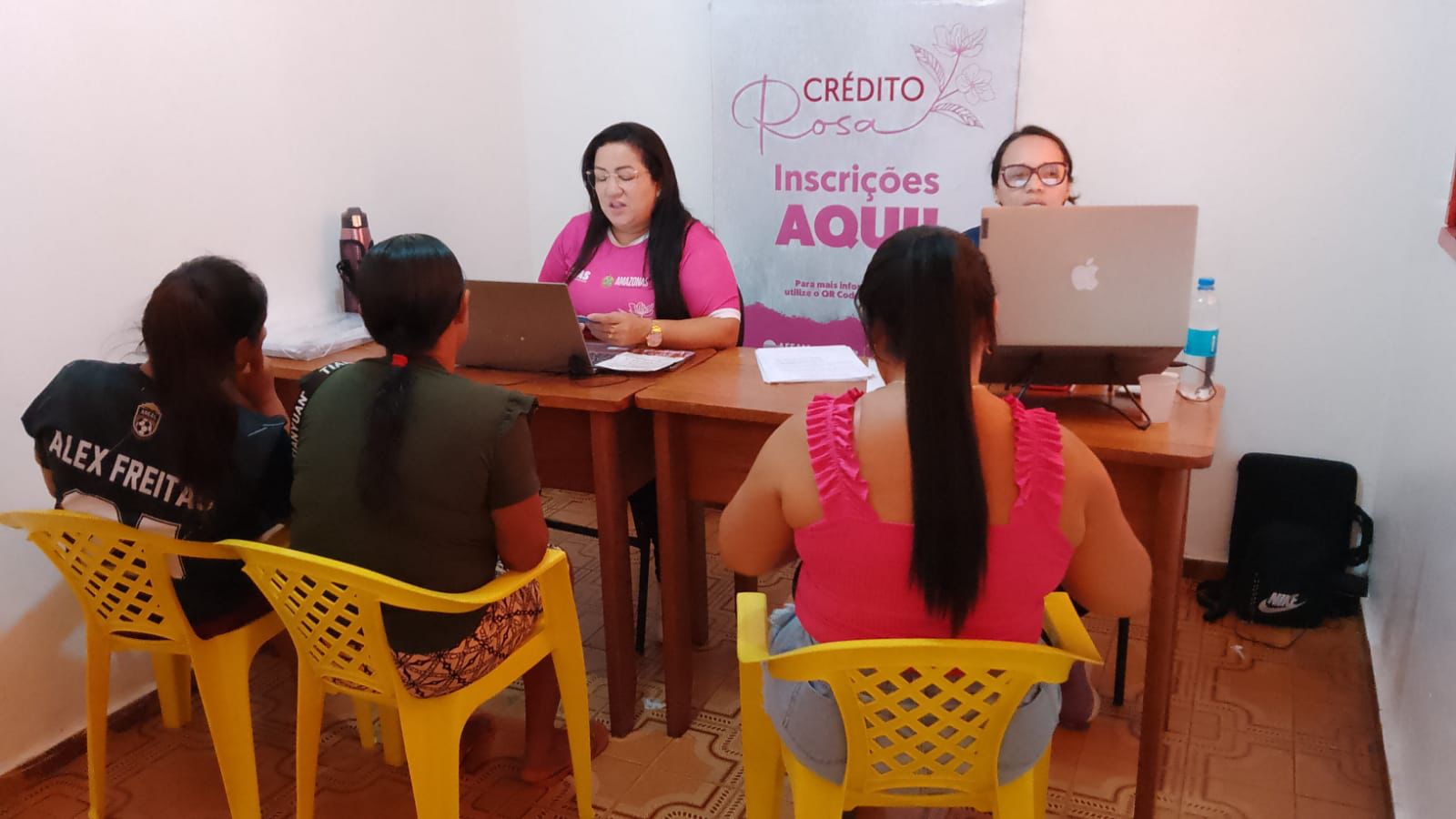 Not Cias Cr Dito Rosa Atende Mulheres Empreendedoras